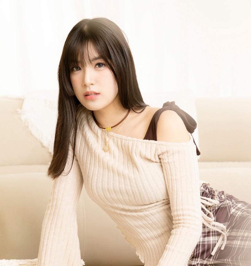 NammonnBNK48 in pastel outfit